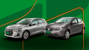 "Chevrolet Onix e Fiat Argo lado a lado, com fundo de montagem da Localiza Seminovos.