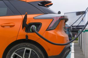 carro elétrico, em carregamento. Carregando.