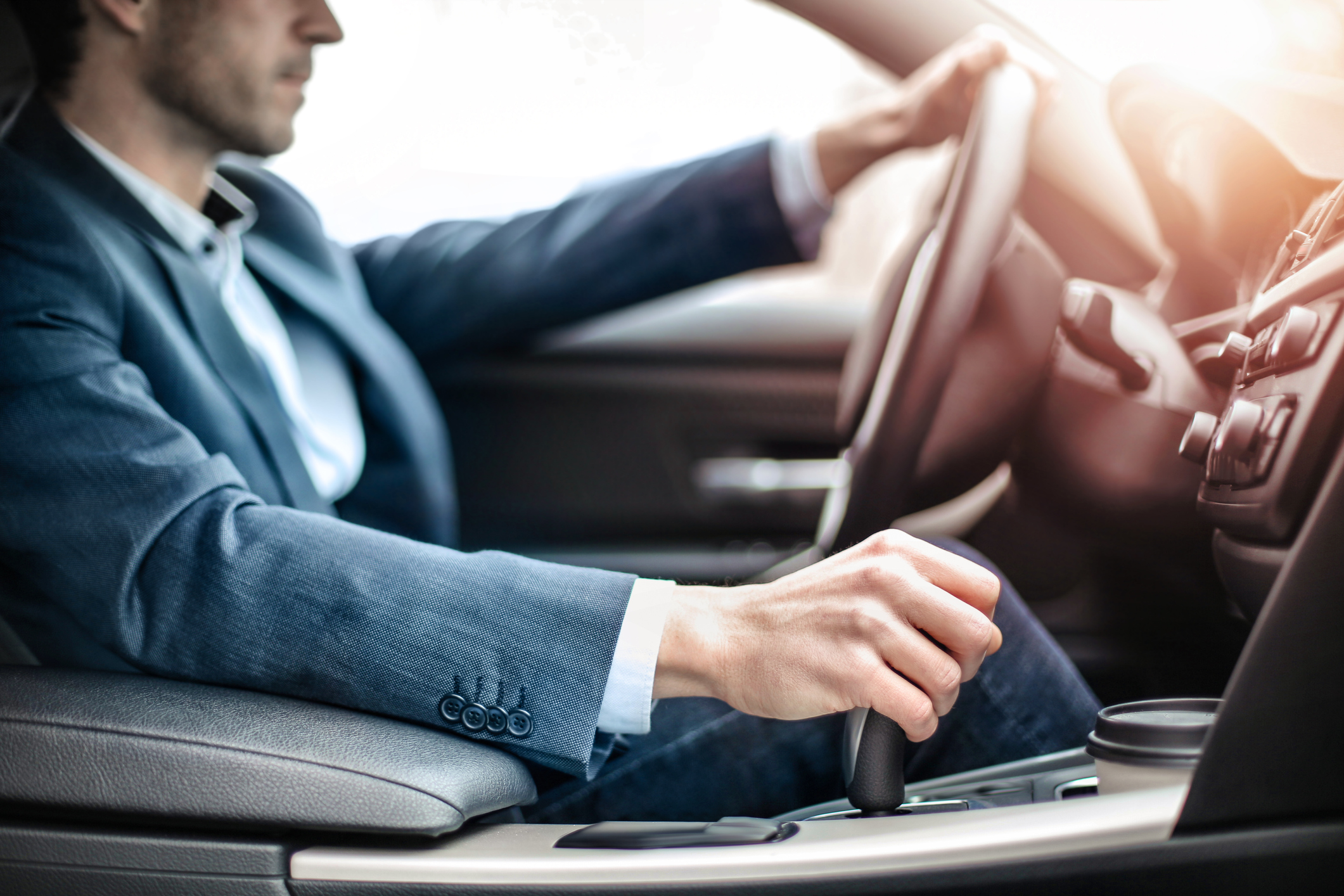 Motivos para você comprar carros de luxo seminovos