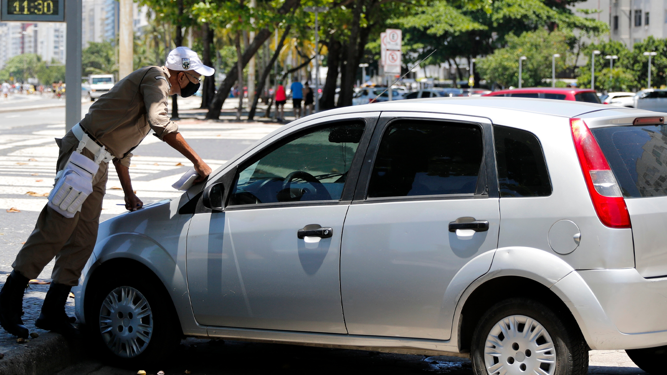 Pagar multa atrasada? Resolva esse problema de modo fácil