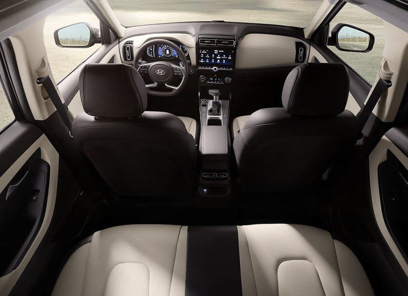Interior do Hyundai Creta com painel moderno, central multimídia digital e acabamento refinado.