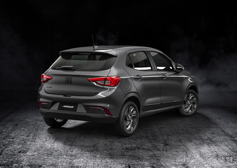 Fiat Argo cinza visto de traseira em estúdio, com iluminação evidenciando linhas e detalhes do design