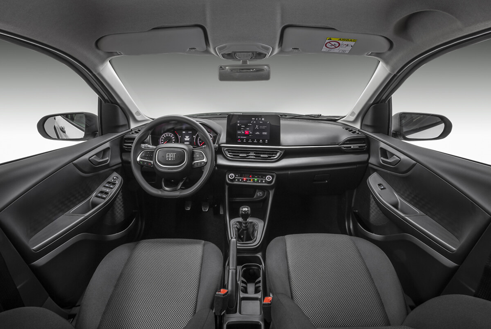 Espaço interno do Fiat Pulse com painel moderno, bancos anatômicos e cabine ampla que destaca conforto e boa ergonomia.