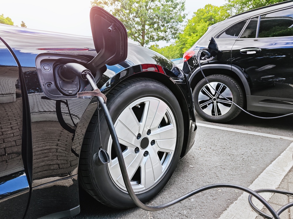 Quase um em cada cinco carros vendidos no Brasil já é eletrificado